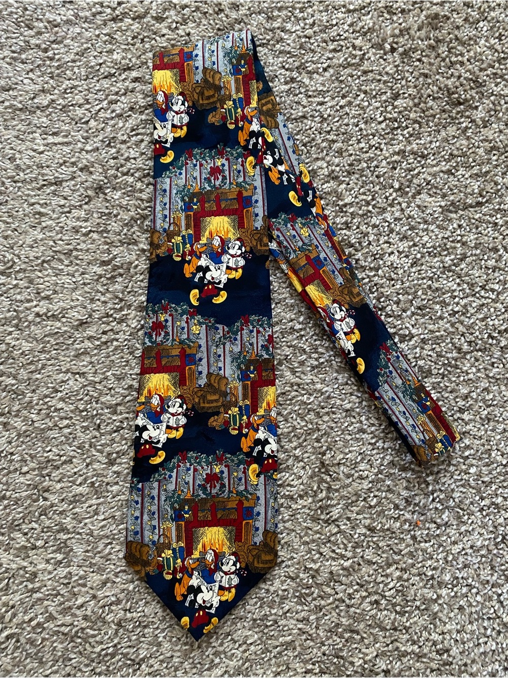 Vintage The Disney Store Mickey & Friends Made In Italy 100% Silk Christmas Tie